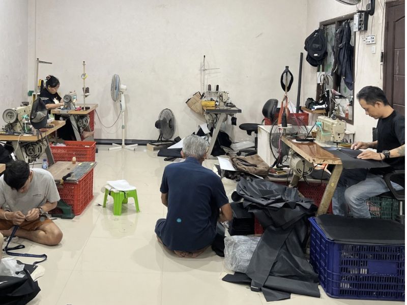 Workshop produksi tas custom PT Bintang Gemilang Nusantara Surabaya